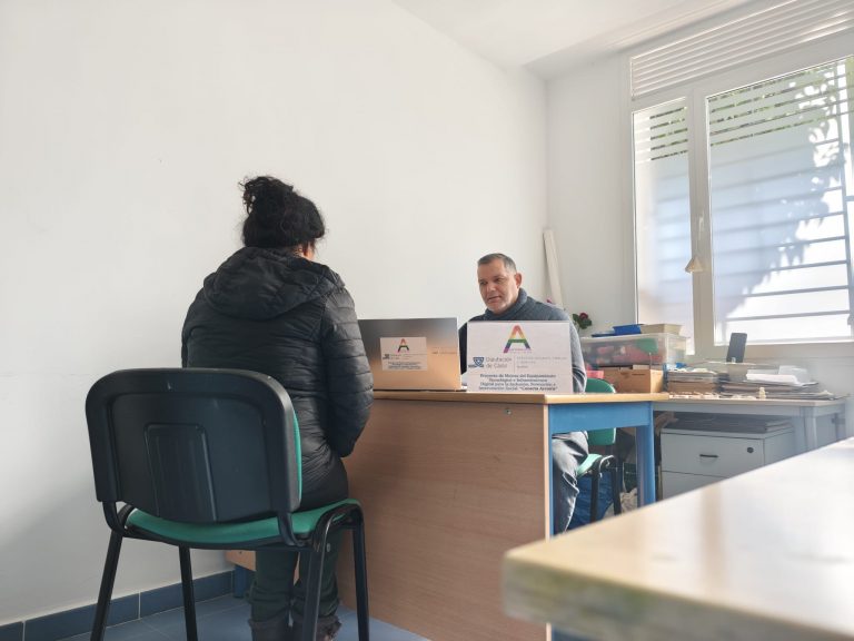 Proyecto de mejora del equipamiento tecnológico e infraestructura digital para la inclusión, formación e intervención social: “Conecta Arcoíris”.